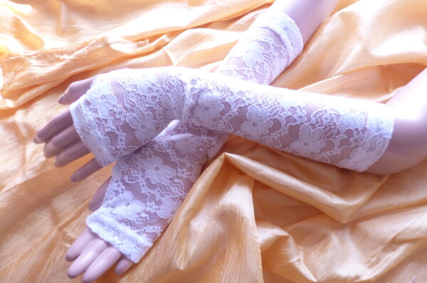 Бели дантелени ръкавици без пръсти - Image 4