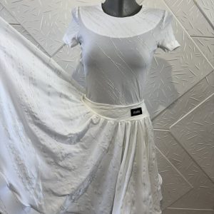 Бяло боди и пола за спортни танци