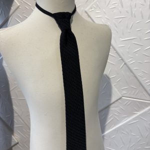 Черна вратовръзка с готов възел
