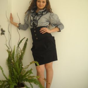 Елегантна дамска униформа - пола с висока талия и риза