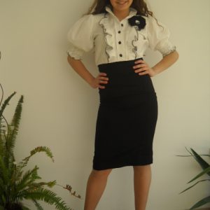 Елегантна дамска униформа – пола с висока талия и риза