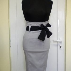 Дамска пола за униформени облекла